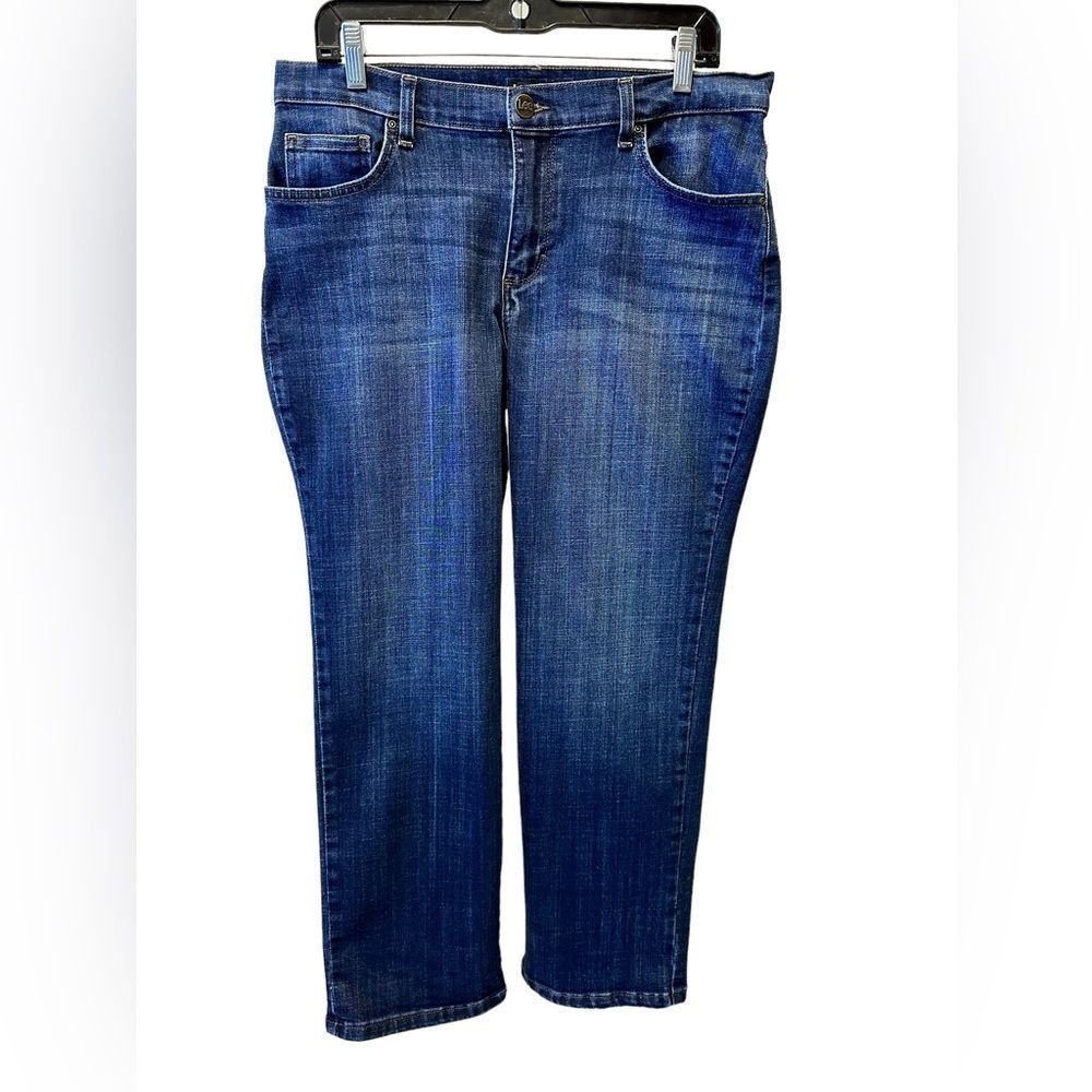 Lee, relax fit, straight leg , mid rise, high, size 12 short,33-27